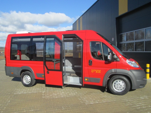 Großzügig umgebauter Fiat Ducato Campingbus von TS BusCamp